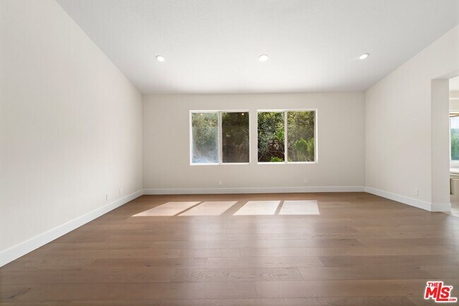 Building Photo - 18500 St Moritz Dr