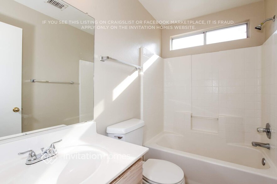 Building Photo - 10483 N 76th Dr