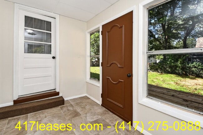 Building Photo - 201 S Meadowview Ave