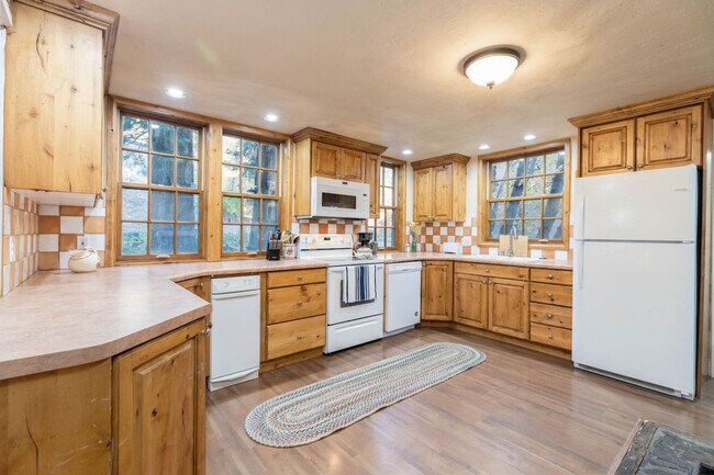 Building Photo - 6805 S Maxfield Dr