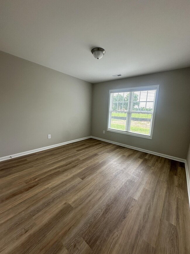 Building Photo - 813 Middleton Rd