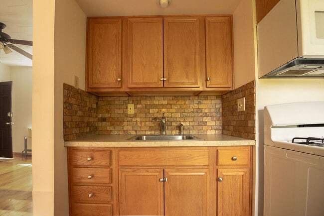 Kitchen - 102 11th St