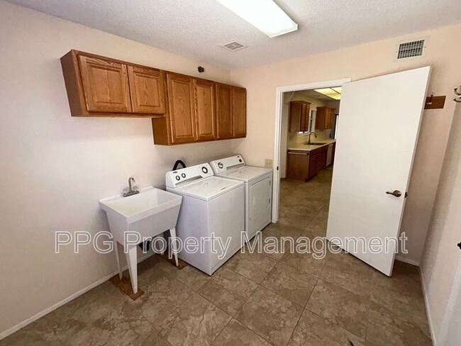 Building Photo - 18407 N 137th Dr