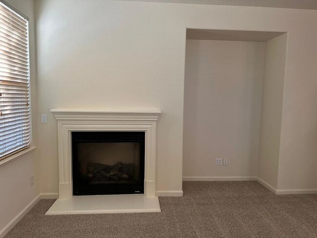 Building Photo - 3BR/2.5BA Oak Commons Home w/ Backyard & Community Pool & Park