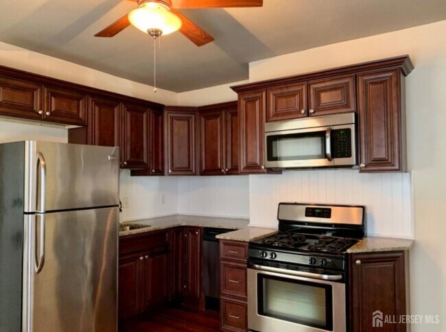 Building Photo - 40 Codington Pl