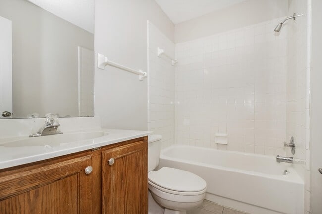 Building Photo - 2563 Country Trail Dr