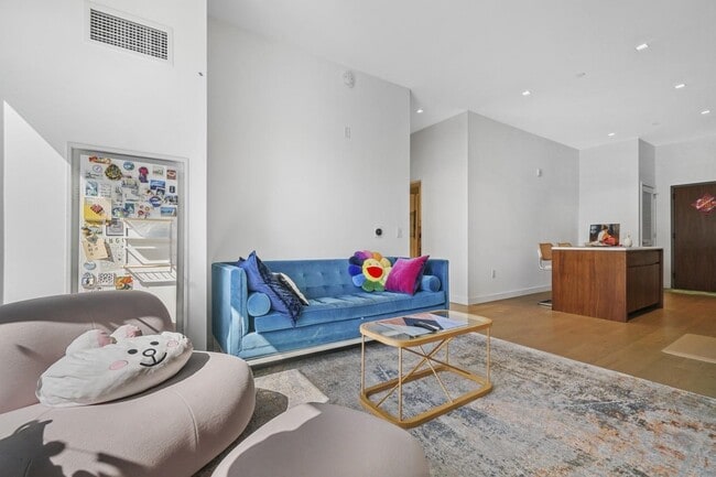 Building Photo - 75 Park Ln S