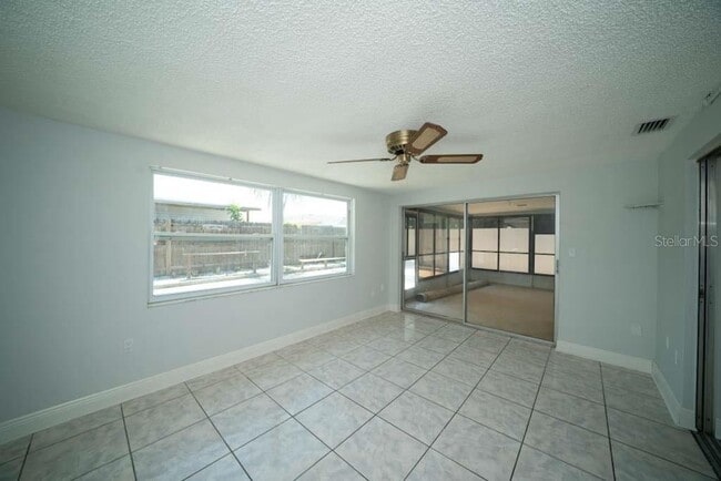 Building Photo - 8948 Lido Ln