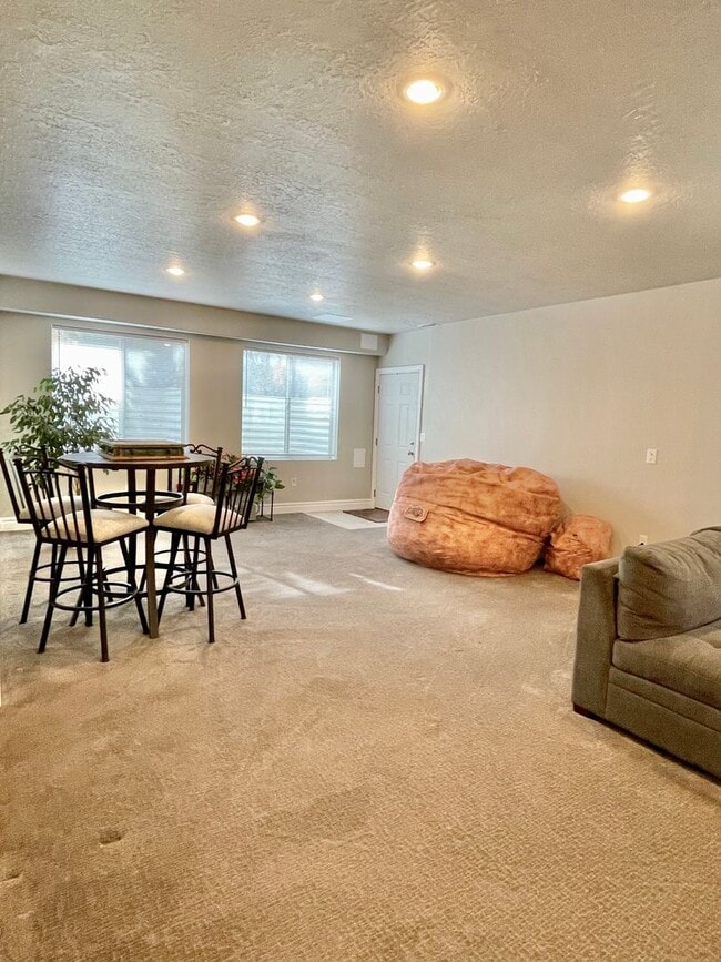 Building Photo - Luxury Fully Furnished 4-Bedroom Home for Rent – Clinton, Utah