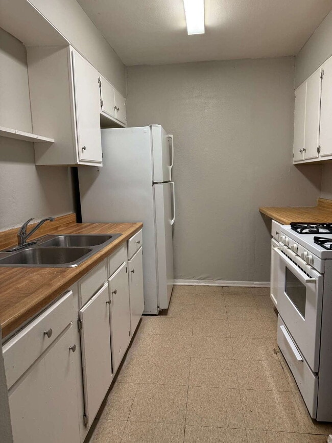 Building Photo - Affordable One Bed/One Bath in a Duplex