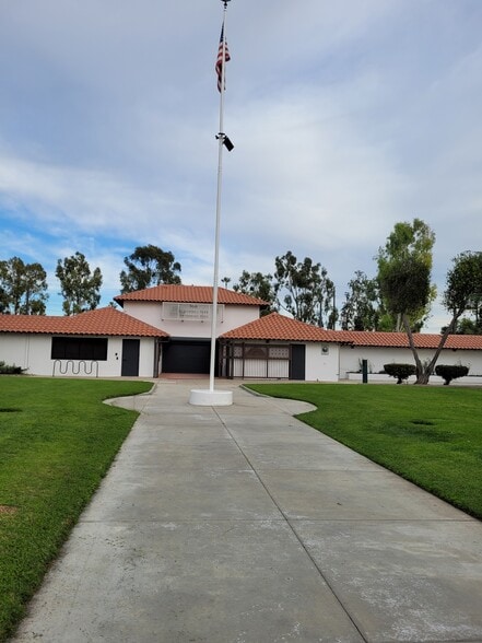 Building Photo - 305 N Palm Ave