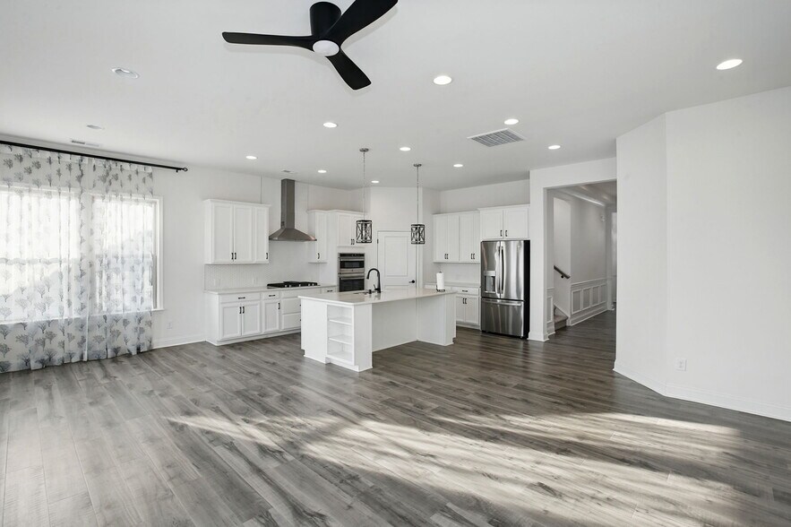 Building Photo - 17113 Sand Bank Rd