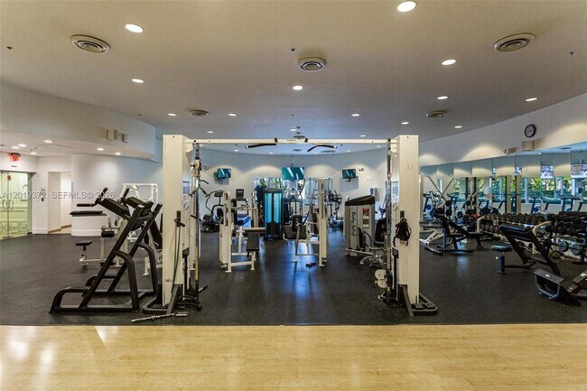 Building Photo - 5600 Collins Ave