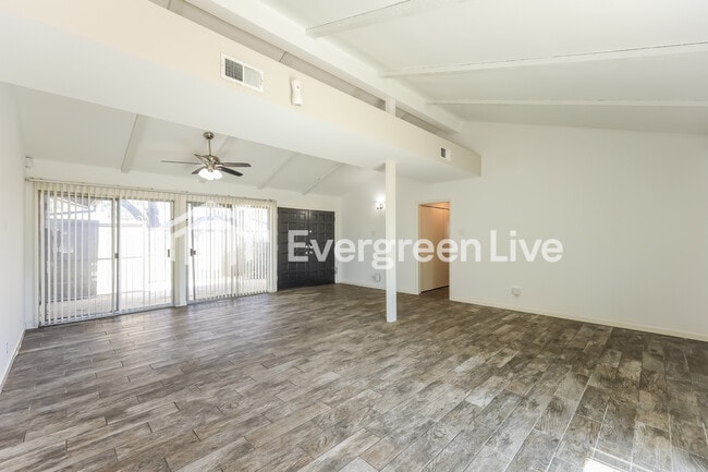 Building Photo - 274 Meadow Path Dr