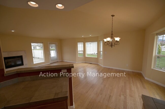 Building Photo - 2+ bed, 2 bath, 3 car garage in Sherwood Village, Sequim