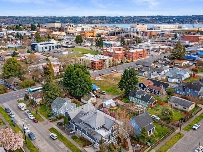 Building Photo - 1015 9th St