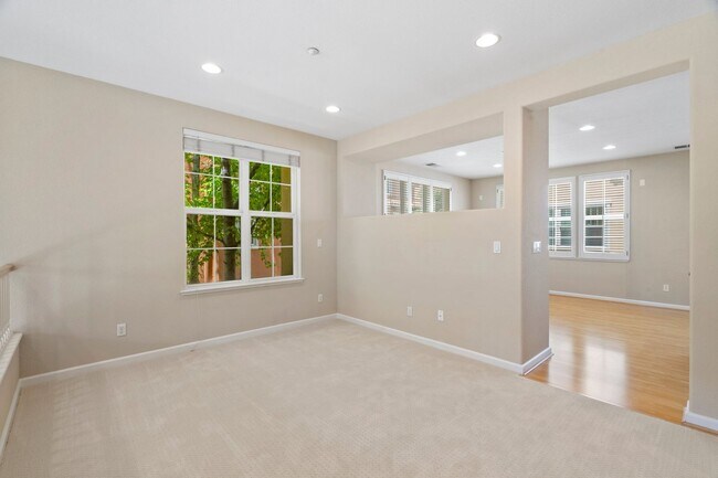 Building Photo - STYLISH, EXCELLENTLY LOCATED HOME CORNER UNIT | EASY ACCESS