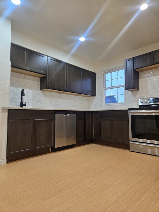 Kitchen - 3030 W Kentucky Ave