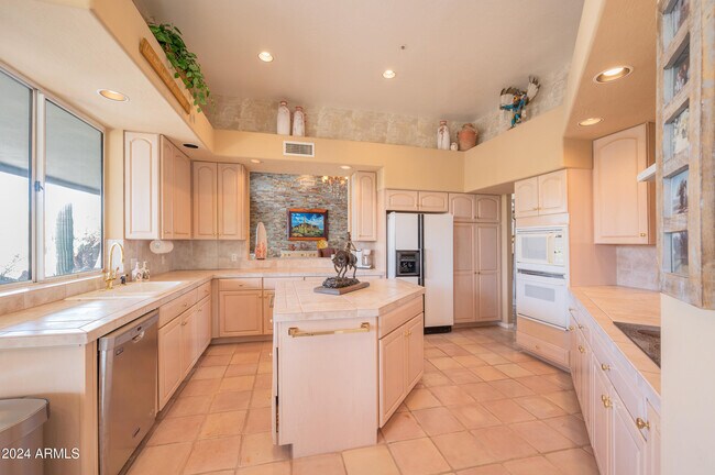 Building Photo - 10326 E Buckskin Trail