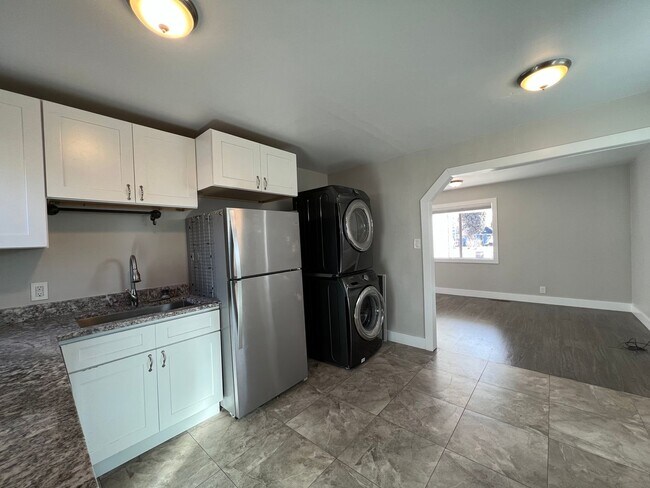 Building Photo - 3 bed 2 bath Harvey Park, Corner Lot
