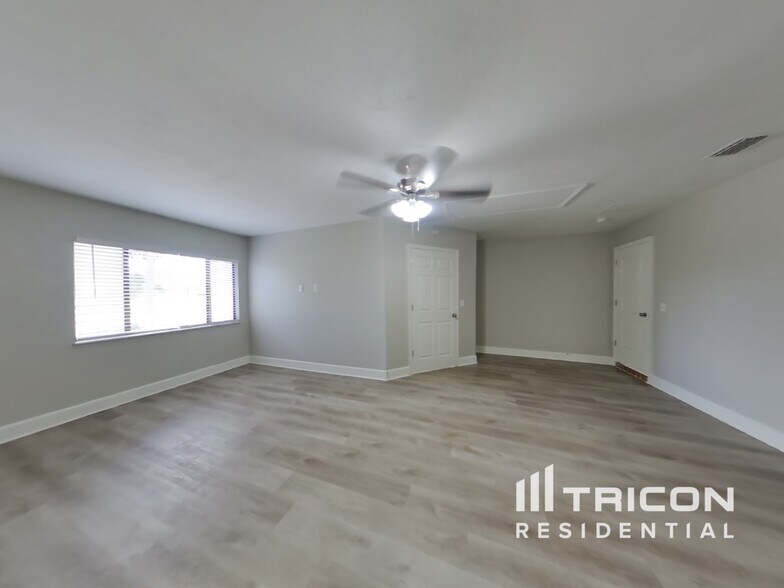 Building Photo - 2360 Date Palm Dr