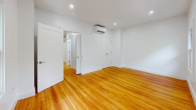 Building Photo - 21 Regent Cir