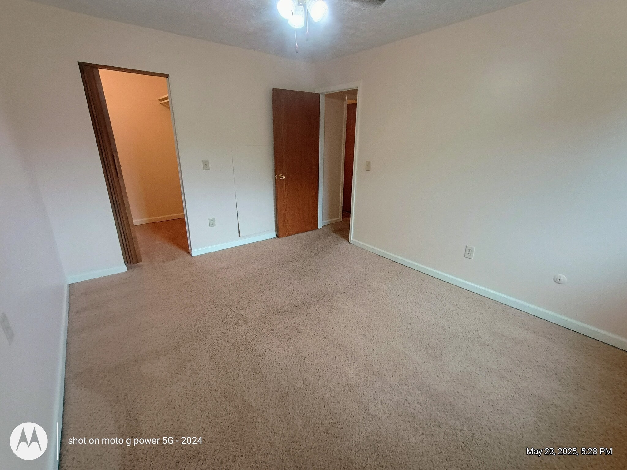 Master bedroom w/closet - 5240 Emil Ave SW