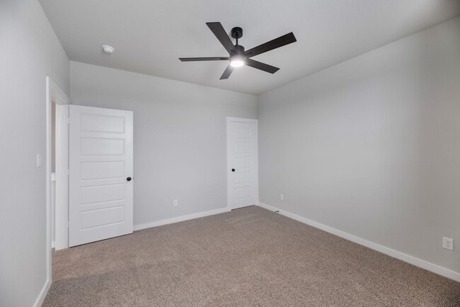 Building Photo - AVAILABLE NOW! 3 BEDROOM TRIPLEX LOCATED ON 1-ACRE LOT IN MIDLOTHIAN, TX!