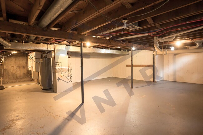 Building Photo - 1921 S Vine St