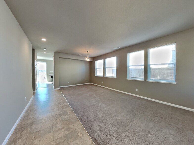 Building Photo - 3775 Thistledown Ct