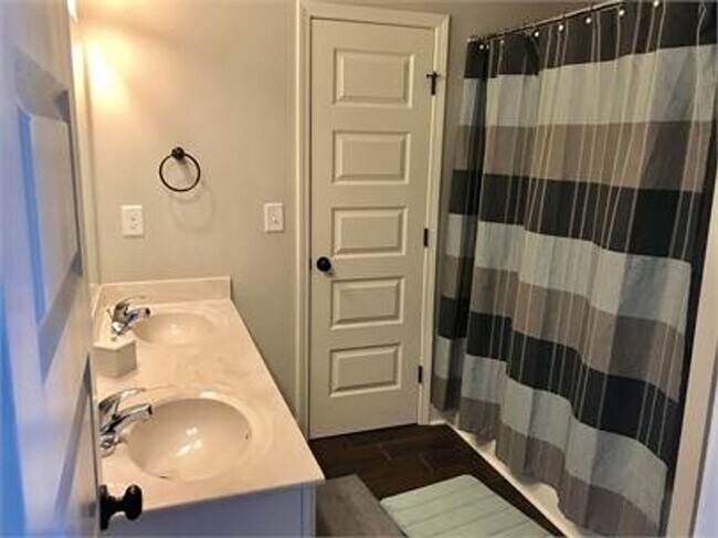 Building Photo - Carolina Lakes Gated Community!!