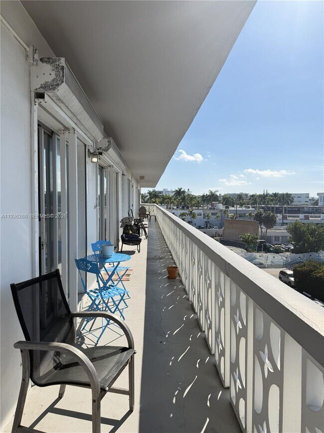 Building Photo - 9700 E Bay Harbor Dr