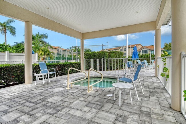 Building Photo - Spacious 3 bedroom, 2 bath condo with a lake view in Palmer Ranch