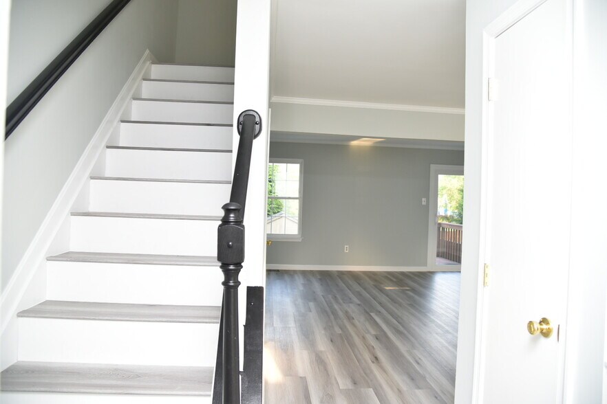 Building Photo - 6731 Sandpiper Ct