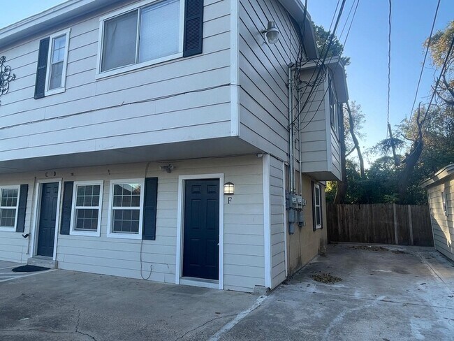 Building Photo - 307 E Mitchell St