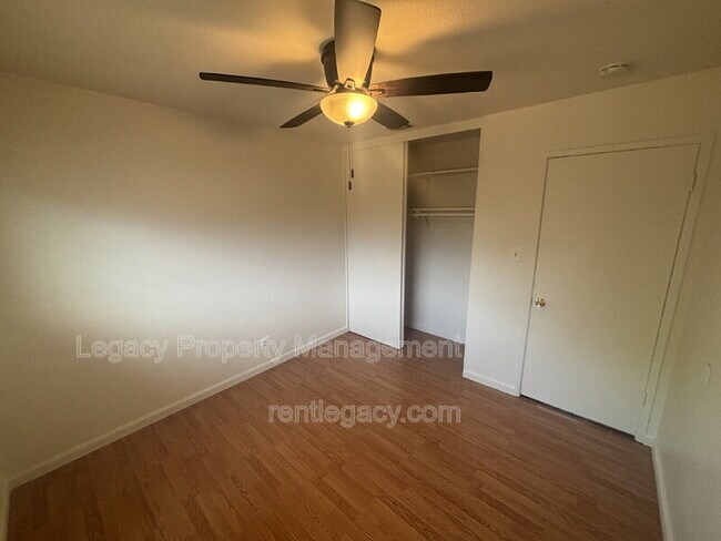Building Photo - 10763 Oakton Way