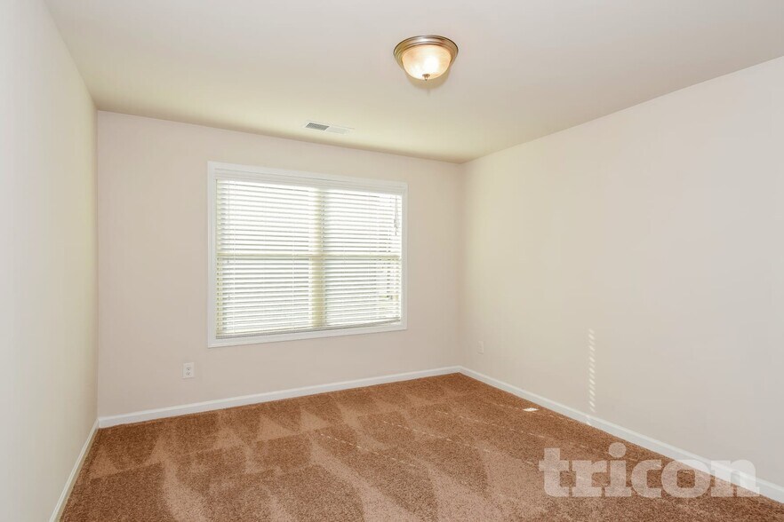 Building Photo - 284 Ireland Ln