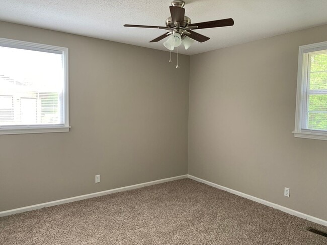 Building Photo - 3 Bedroom Home For Rent in St. Bethlehem Area!