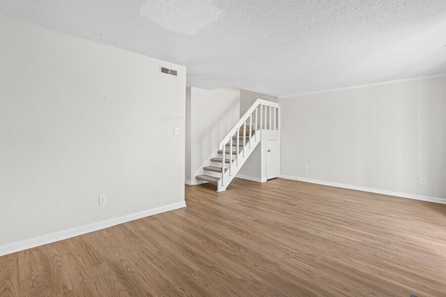 Building Photo - 7163 Sandy Creek Dr