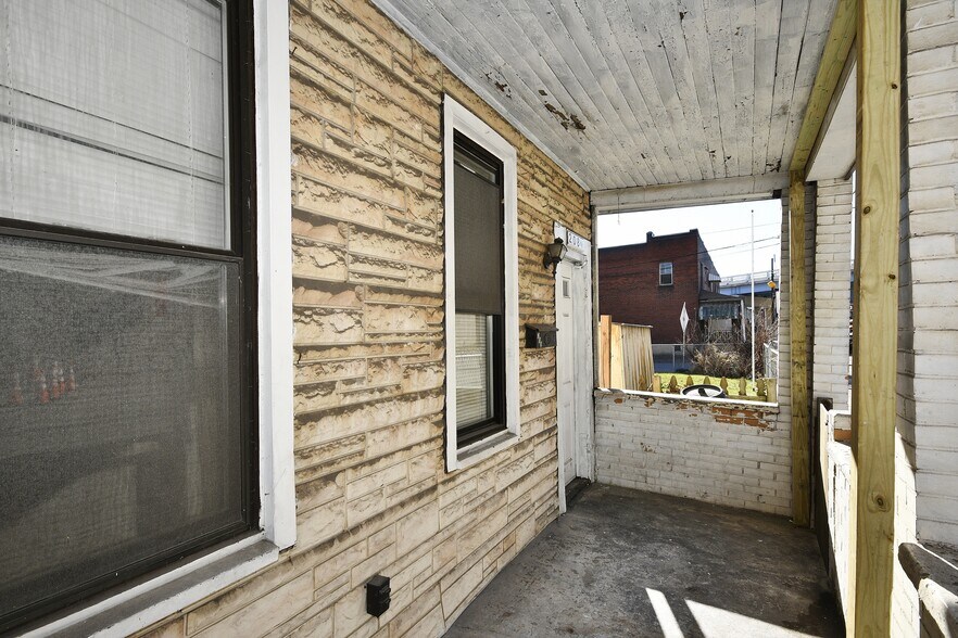 Building Photo - 208 Pattison St