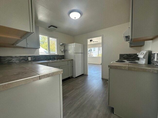 Building Photo - 827 16th St