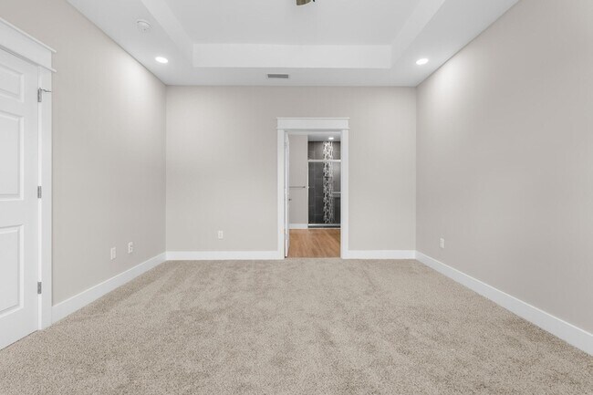 Building Photo - 5 Romana Ln