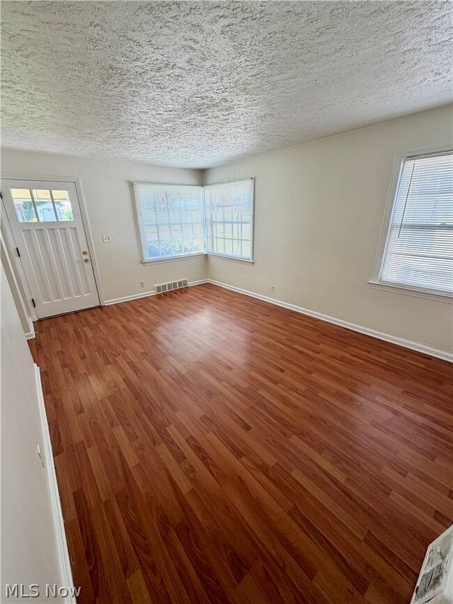 Building Photo - 26 Meadowbrook Ave