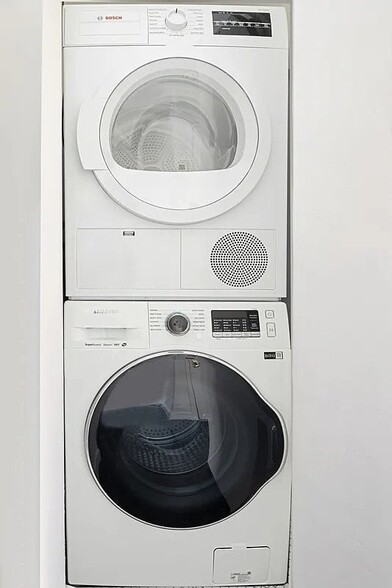 Building Photo - 221 E 23rd St