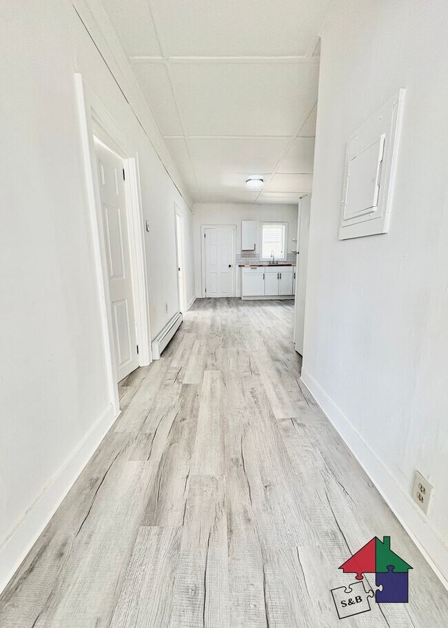 Building Photo - 94 Malletts Bay Ave