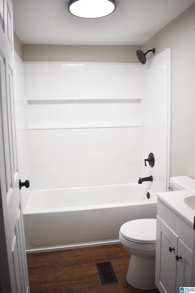 Building Photo - 144 2nd St NW