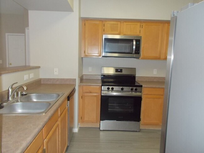 Building Photo - Bright Ground-Floor Condo in Gated Traverse Point with Pool & Spa Amenities