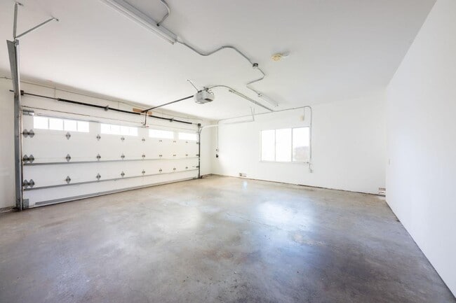 Building Photo - 30 Knightwood Ln