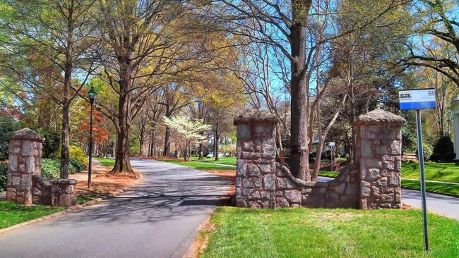 Building Photo - 600 Hermitage Ct