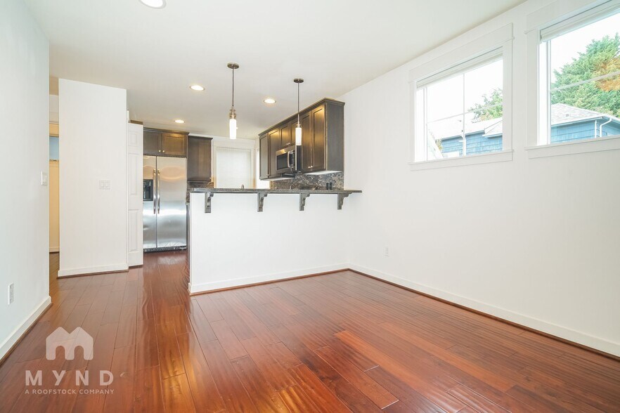 Building Photo - 314 25th Ave S